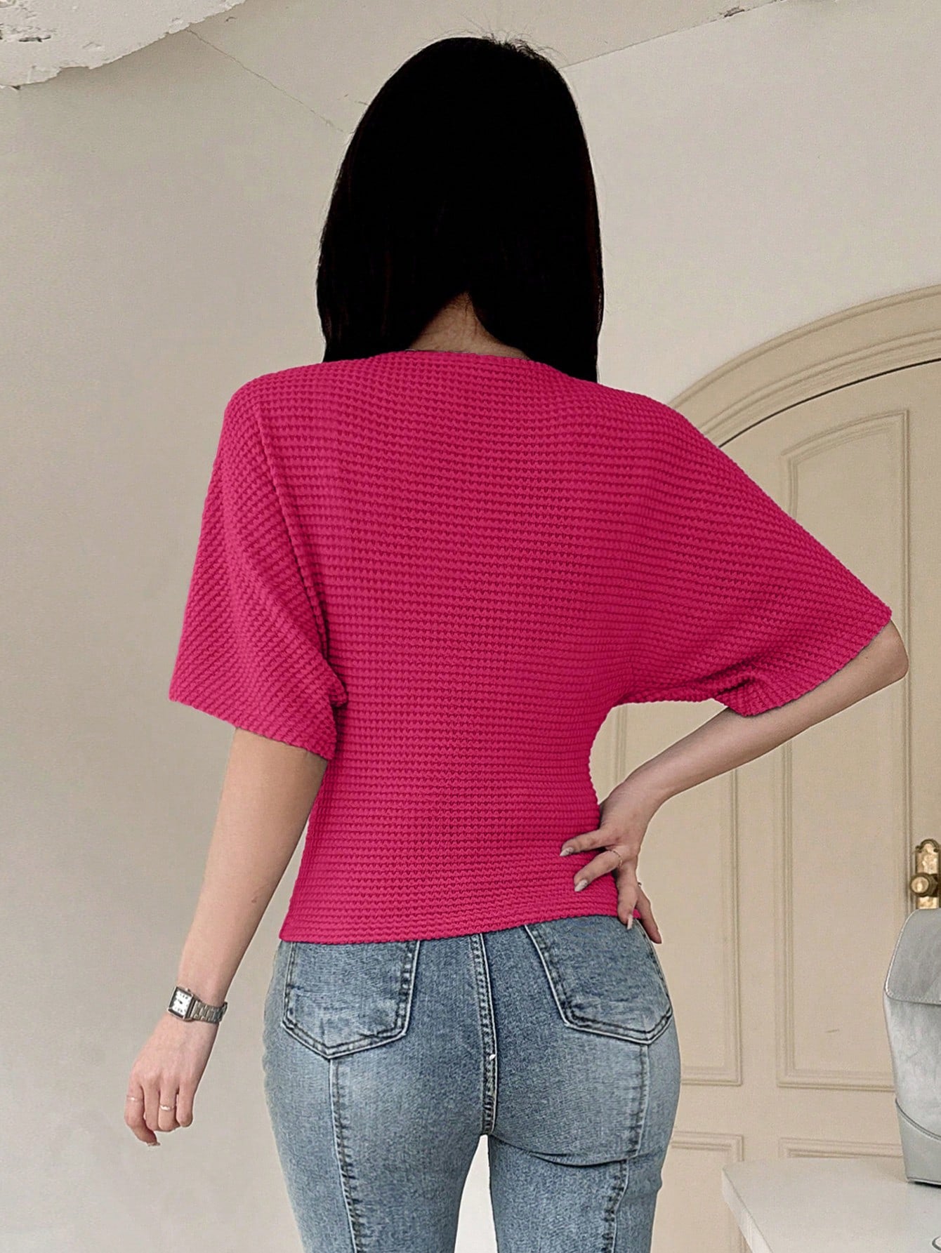 Dazy Designer Camiseta Texturizada com Decote em V e Pregas Feminina de Verão