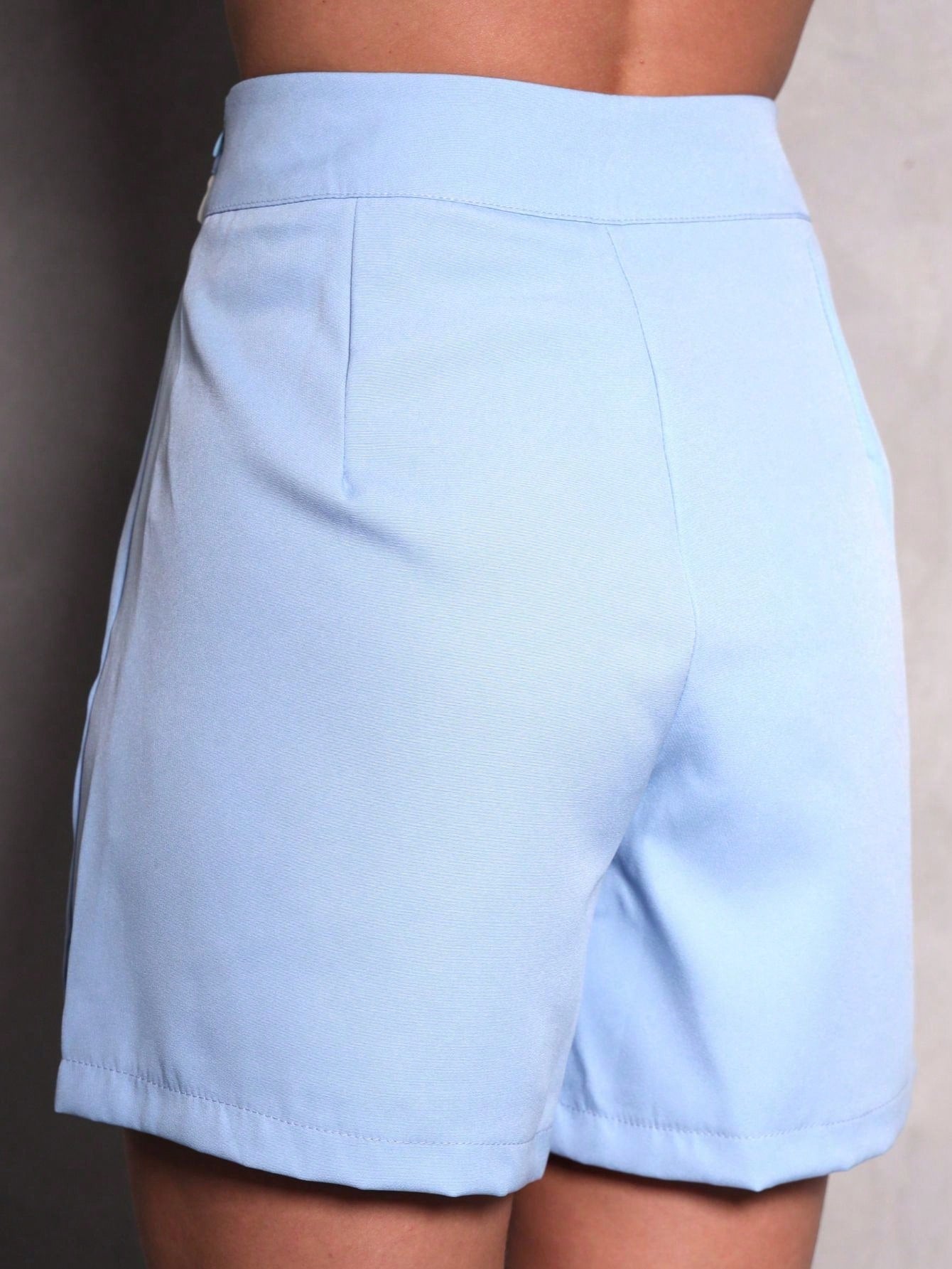 SHEIN ALIKA EMILI Short Alfaiataria Detalhe Cruzado Na Cintura/ Plissado./Com Botão / Fechamento Em Zíper.