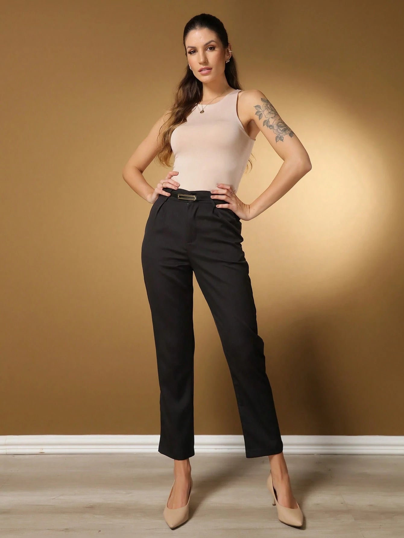 Calças femininas alfaiataria básica com cinto preto