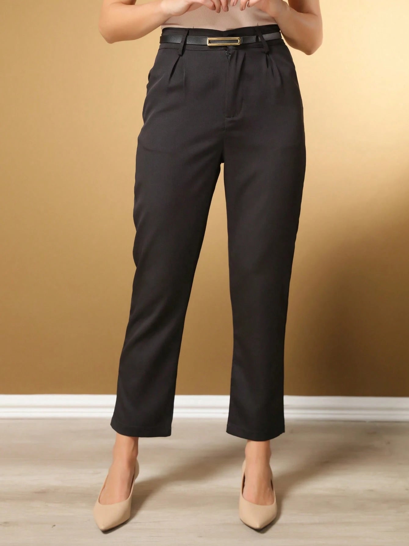 Calças femininas alfaiataria básica com cinto preto