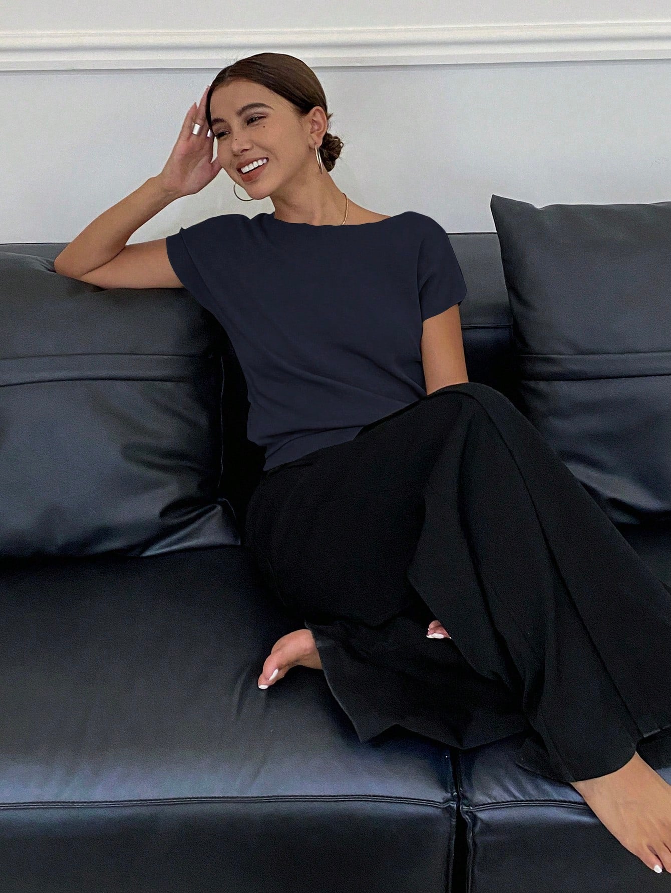 Livesso Top Slim Fit Ombros Abertos de Manga Curta em Malha de Cor Sólida para Mulheres no Verão