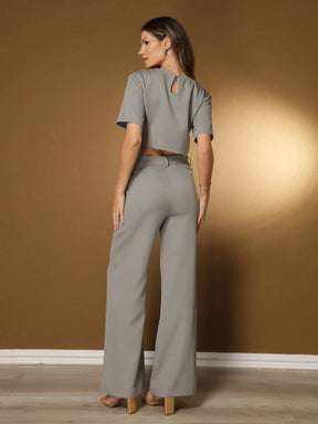 Conjunto feminino de alfaiataria blusa manga curta com calça reta ótimo para usar no trabalho dia a dia casual premium acabamento pespontado