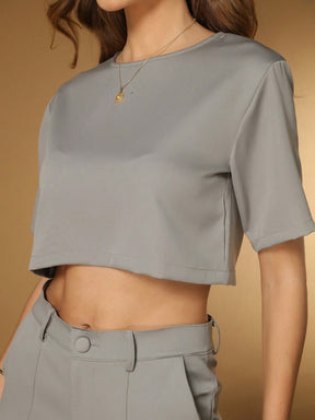 Conjunto feminino de alfaiataria blusa manga curta com calça reta ótimo para usar no trabalho dia a dia casual premium acabamento pespontado