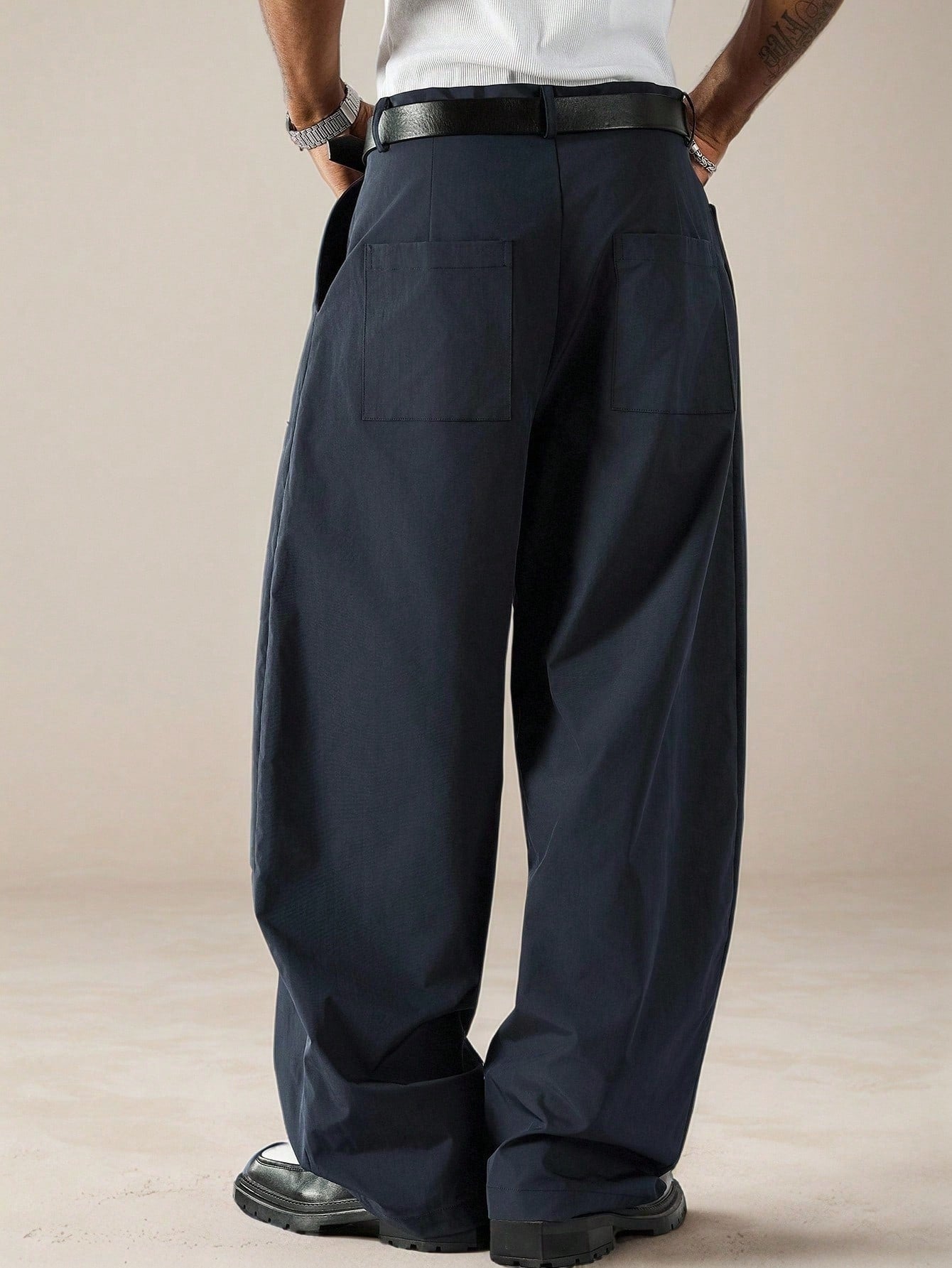 Manfinity Hypemode Calça de Terno Masculina de Cor Sólida com Bolso Embutido, Pregas Dobradas e Caimento Folgado, Outono