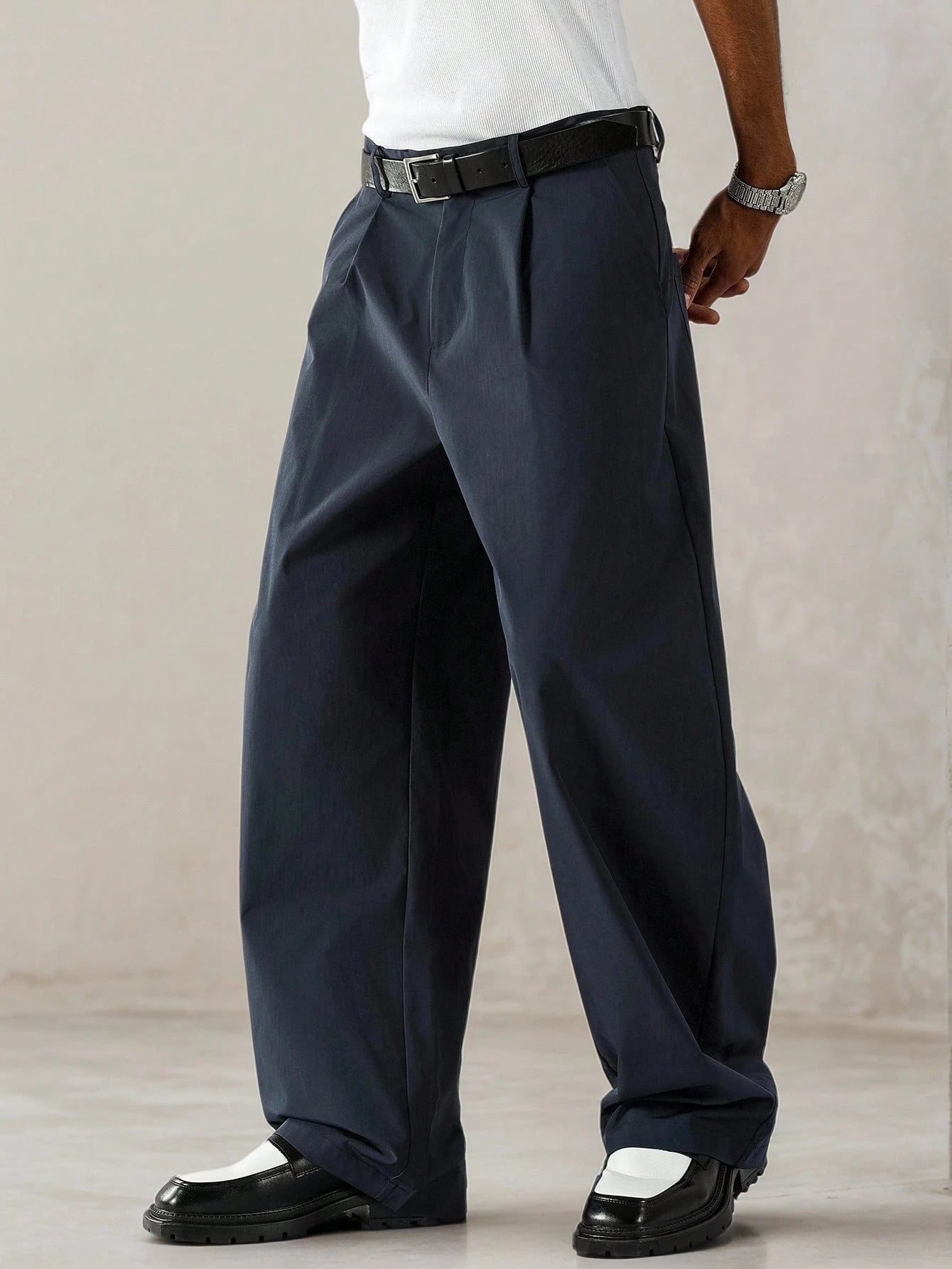 Manfinity Hypemode Calça de Terno Masculina de Cor Sólida com Bolso Embutido, Pregas Dobradas e Caimento Folgado, Outono